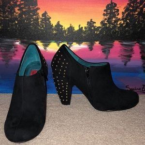 Black Suede Booties🖤